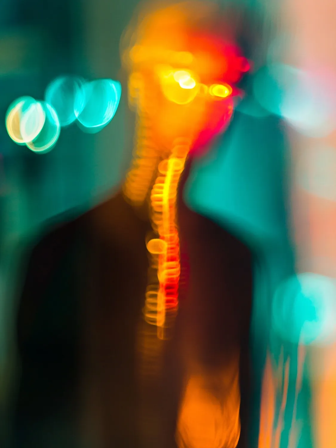 Portrait en mouvement, lumières nocturnes